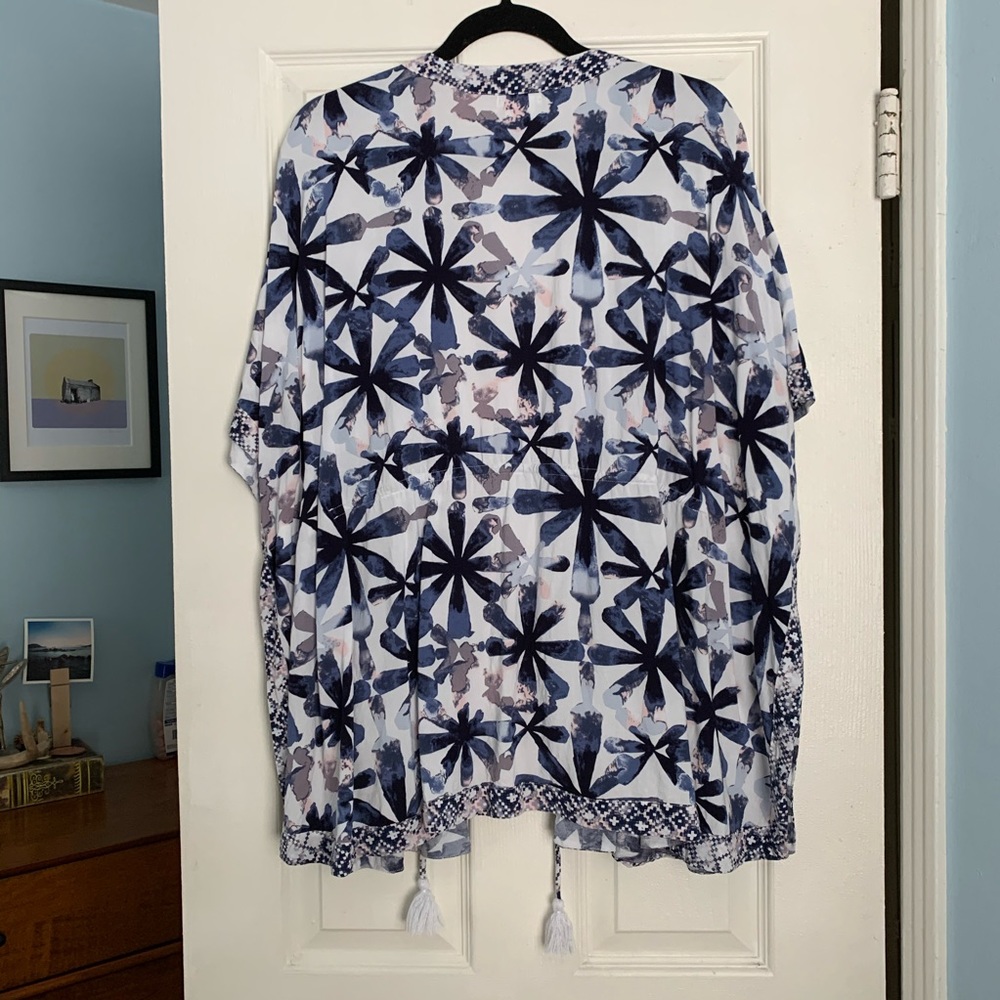 Floral Short Robe - Picture 2 of 3